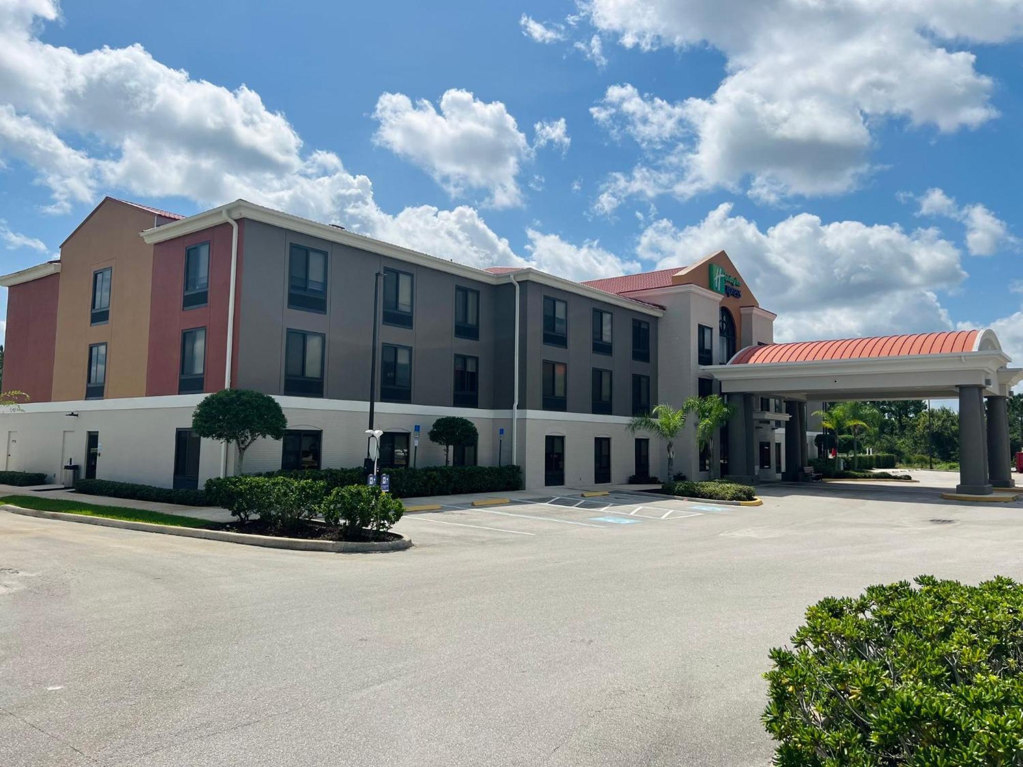 Holiday Inn Express & Suites Sebring By Ihg Екстериор снимка