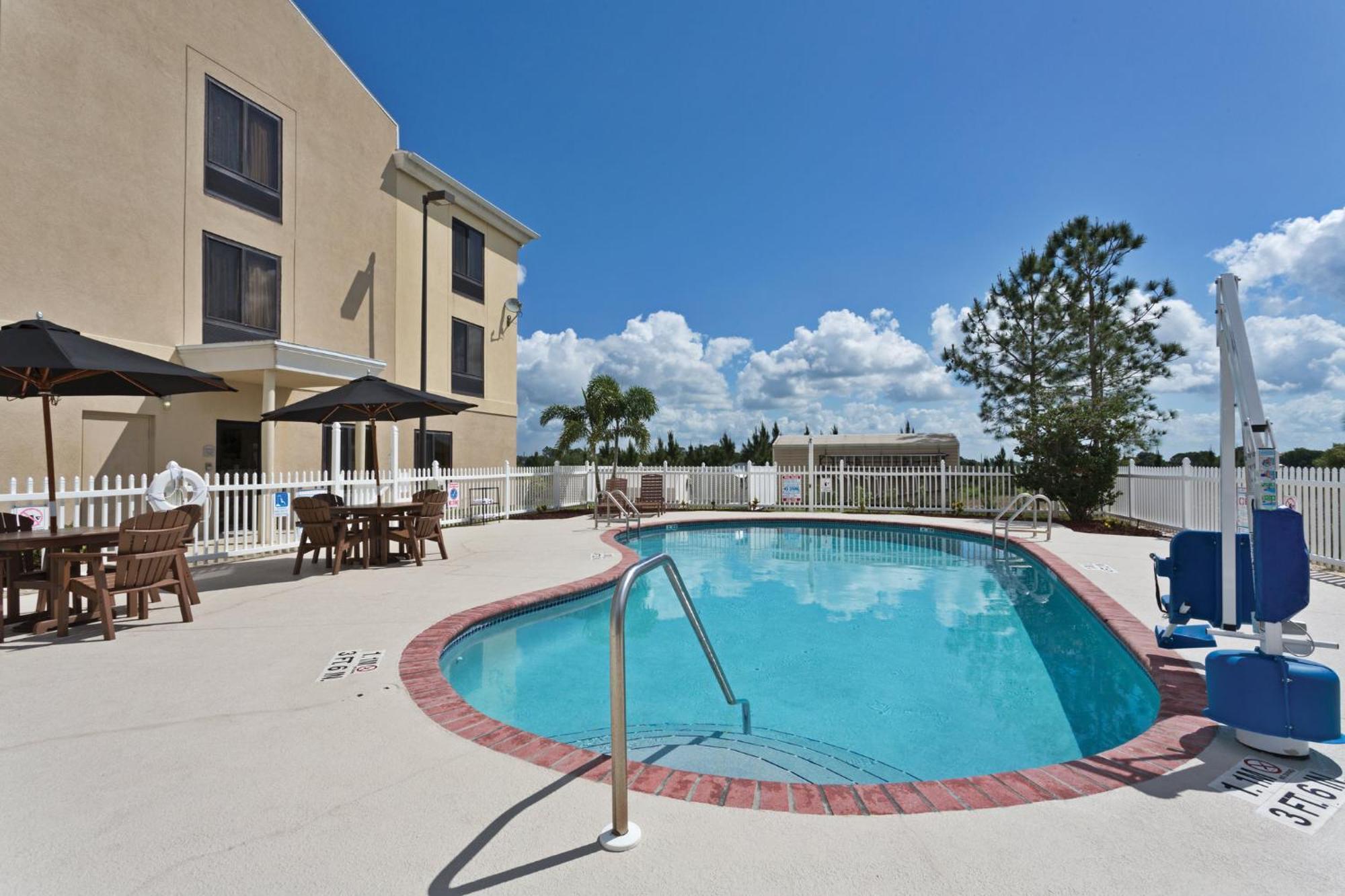 Holiday Inn Express & Suites Sebring By Ihg Екстериор снимка
