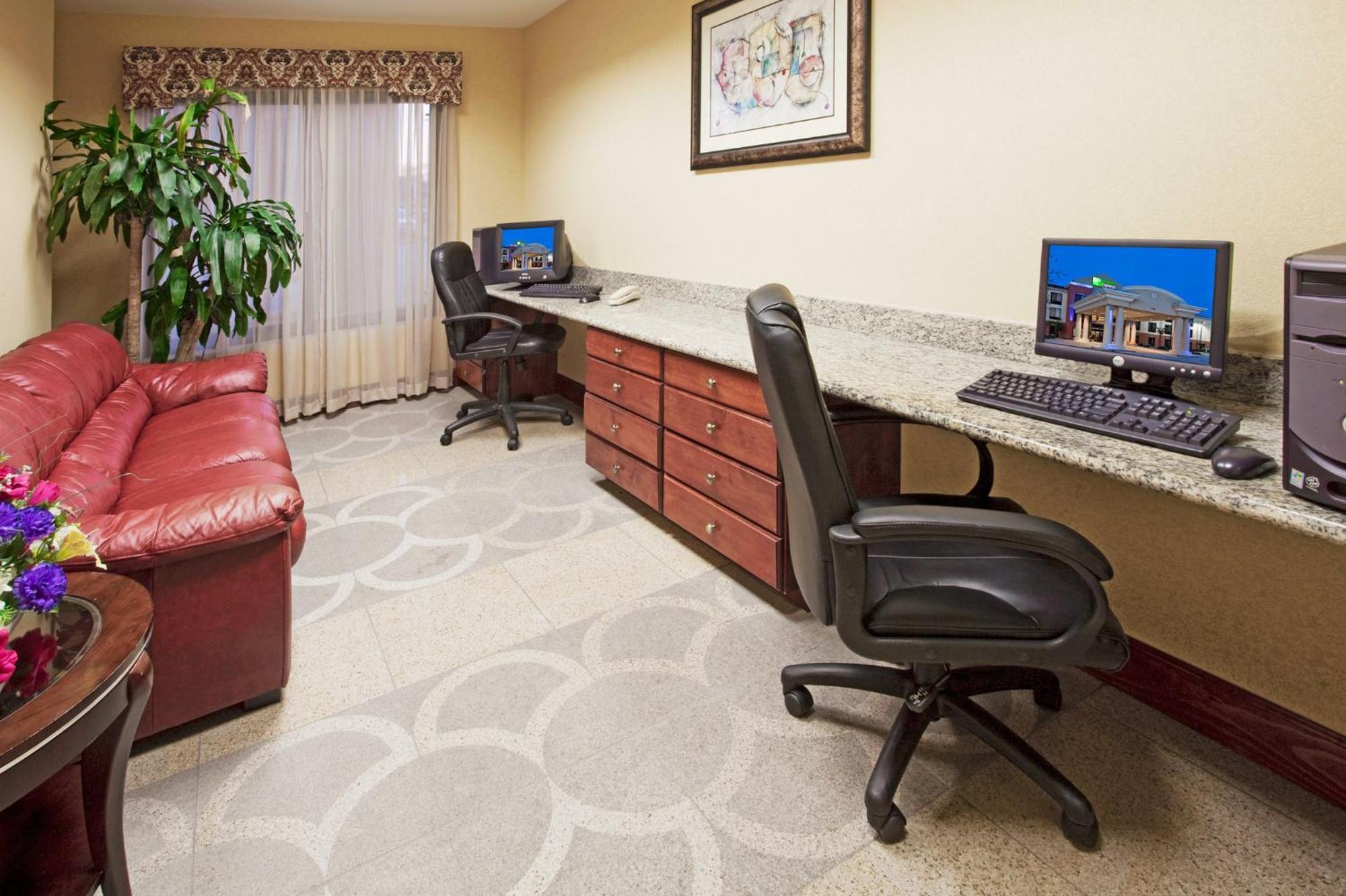 Holiday Inn Express & Suites Sebring By Ihg Екстериор снимка